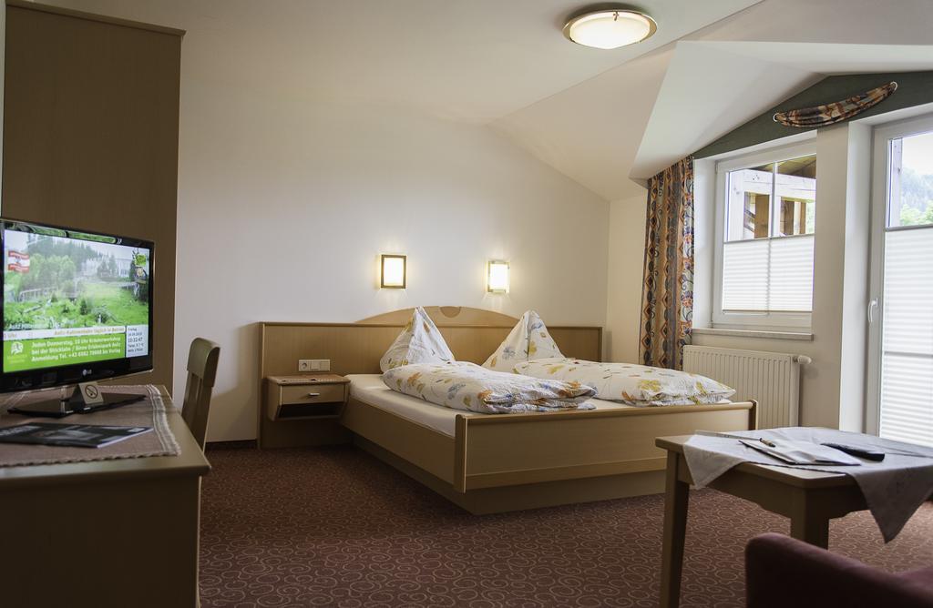 Gasthof Brentwirt Guest House Leogang Room photo