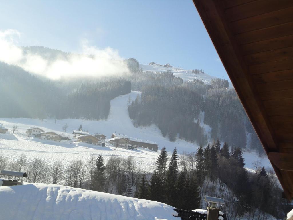 Gasthof Brentwirt Guest House Leogang Room photo